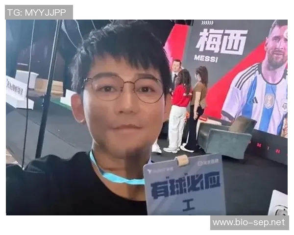 苏醒足球明星照片集锦展现球场风采与个人魅力的精彩瞬间